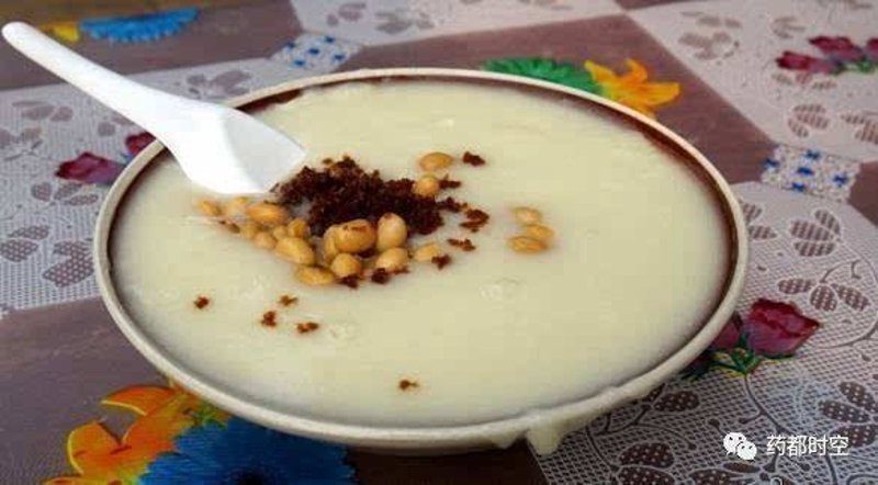 探寻城市味道：本地特色美食背后的故事